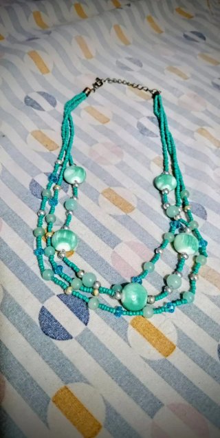 Collana girocollo dai colori bellissimi