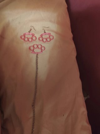 Conjunto: Pendientes y Collar Puño Americano Rosa