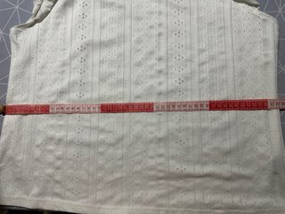 Camiseta blanca con volantes