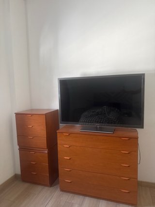 Mueble cajonera de madera en perfecto estado