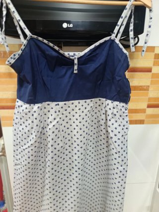 Camisón de verano azul y blanco