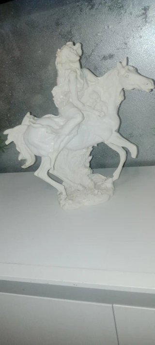 Figura vintage mujer a caballo