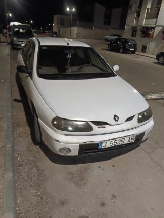 Renault laguna laguna  100800
