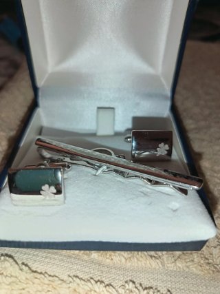 Gemelos y pasador de corbata de plata