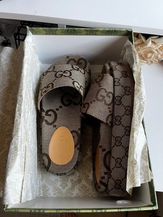 Chanclas Gucci Beige y Marrón