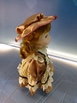 Brooke. Bambola di porcellana 30 cm. Stile vittoriano.