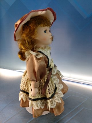 Brooke. Bambola di porcellana 30 cm. Stile vittoriano.