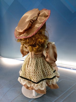Brooke. Bambola di porcellana 30 cm. Stile vittoriano.