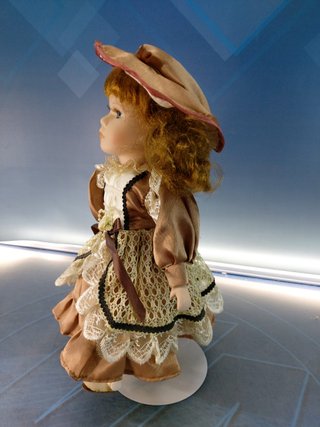 Brooke. Bambola di porcellana 30 cm. Stile vittoriano.