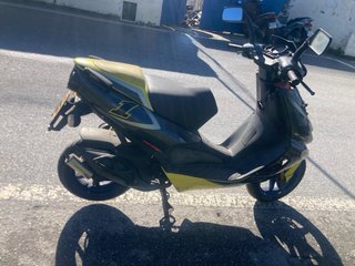 Aprilia SR 50 refrigerada por agua