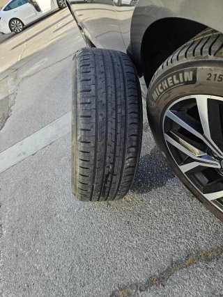 •Neumatico Continental 215/55 R17