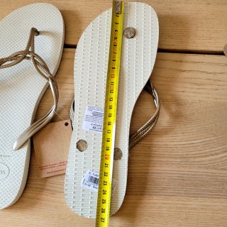 Chanclas Havaianas doradas talla 41