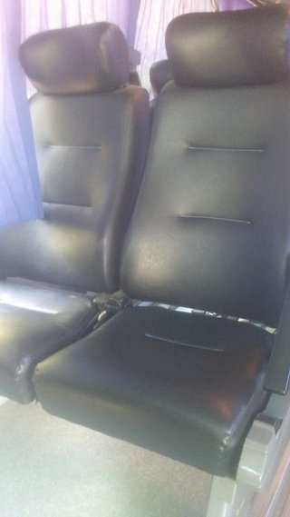Asientos de autobús negros