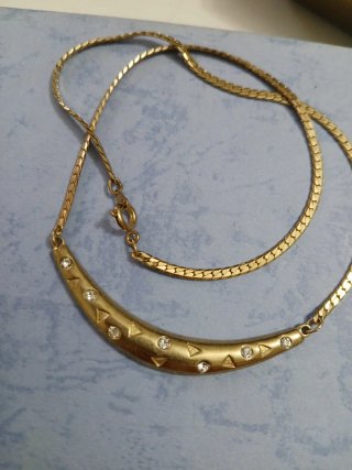 Collana vintage con strass dorata