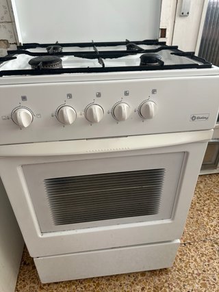 URGE VENTA! Cocina de GAS NATURAL Balay