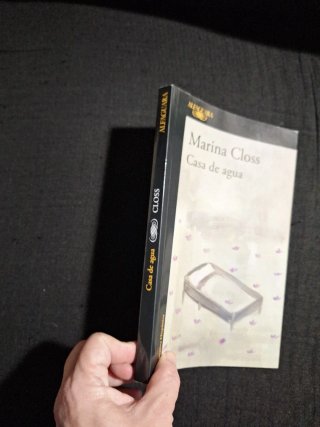 Marina Closs. Casa de agua