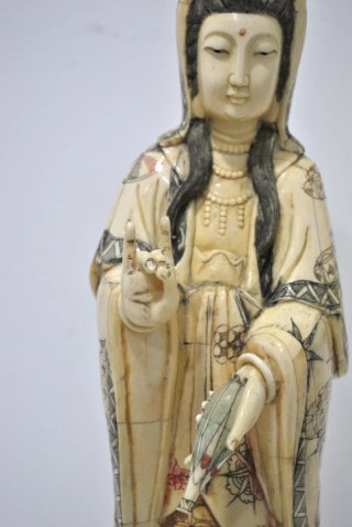 Antigua figura oriental Guanyin de hueso