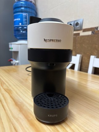 Cafetera Nespresso Krups Blanca y Negra
