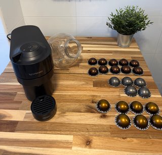 Cafetera Nespresso Vertuo + 22 cápsulas