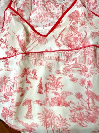 Camisón Oysho Toile de Jouy Beige/Rojo