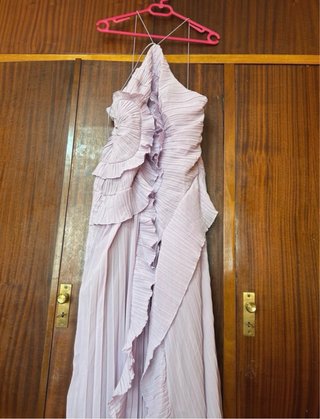 Vestido de fiesta lila plisado