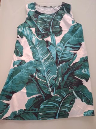 Vestido de verano con estampado de hojas