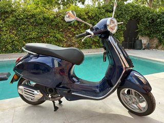 Vespa Primavera 49cc Azul - ¡Como Nueva!