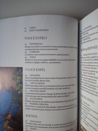 REVISTA VOGUE No406 (ENERO 2022) - BUEN ESTADO