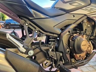 Voge 625R Negra/Plata Moto Naked