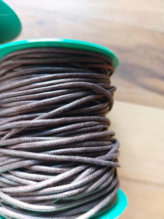 Cuerda gruesa beige y marrón