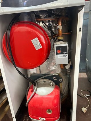 Caldera Gasóleo Ferroli 27 kW + Depósito 1000L