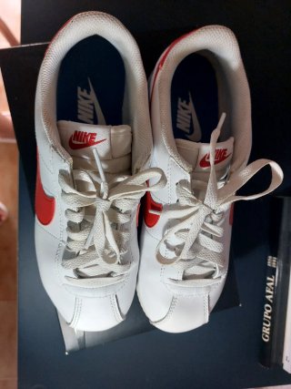 Zapatillas Nike Cortez Clásicas Blancas y Rojas