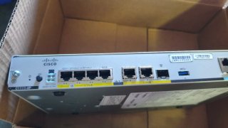 Router Cisco C1111-4P