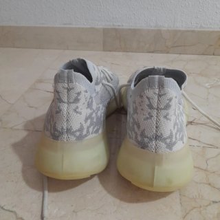 Zapatillas Hombre Adidas Yeezy talla 42..NO ENVÍO
