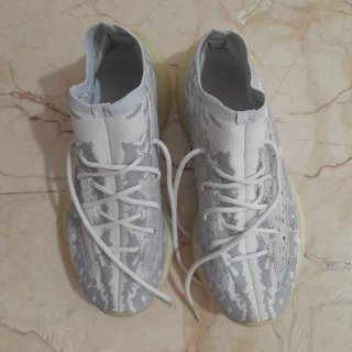 Zapatillas Hombre Adidas Yeezy talla 42..NO ENVÍO