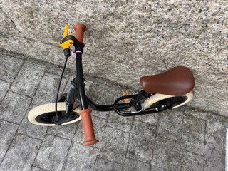 Bicicleta de equilibrio infantil negra
