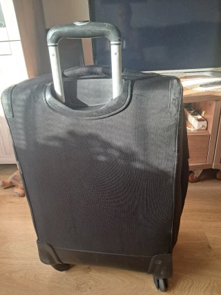 Maleta de viaje negra
