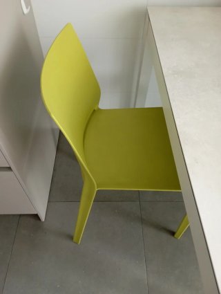 Sillas de cocina modernas de poliuretano. Tengo 4