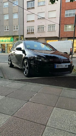 Volkswagen Golf GTI Adidas Edition