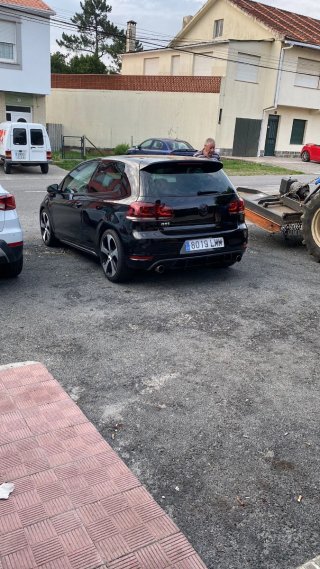 Volkswagen Golf GTI Adidas Edition
