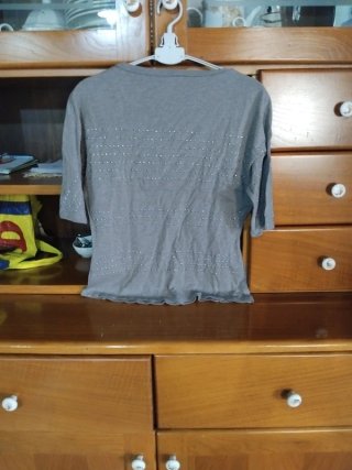 Maglia grigia con strass