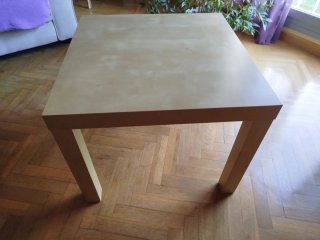Mesa auxiliar cuadrada Ikea beige