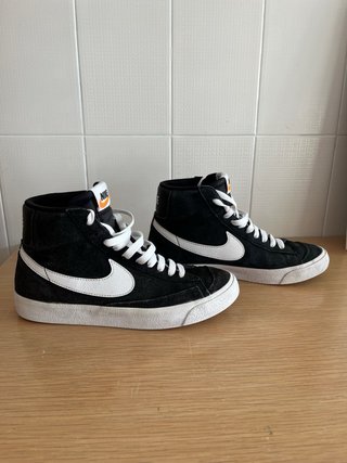Zapatillas Nike Negras y Naranjas