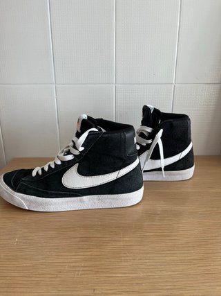 Zapatillas Nike Negras y Naranjas