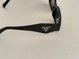 Gafas de sol Prada negras originales
