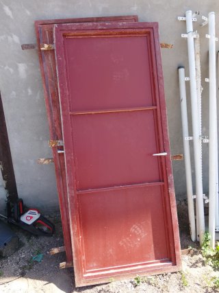 Se vende 1 purta
