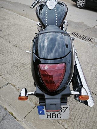 Suzuki Intruder 1500 Negra moto custom