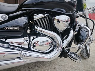 Suzuki Intruder 1500 Negra moto custom
