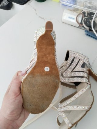 Zapatos de baile latino beige con pedrería
