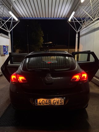 Opel Astra J Año 2012 125cv Gris metalizado